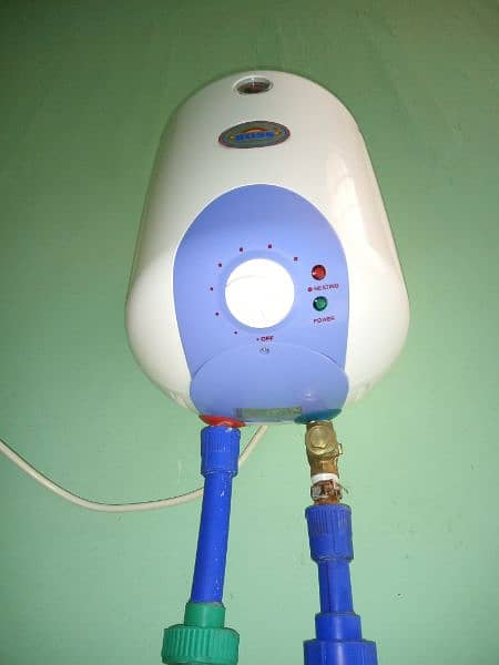 10L Boss Instant Electric Geyser 1