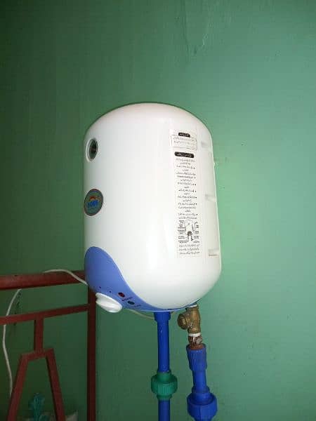 10L Boss Instant Electric Geyser 2