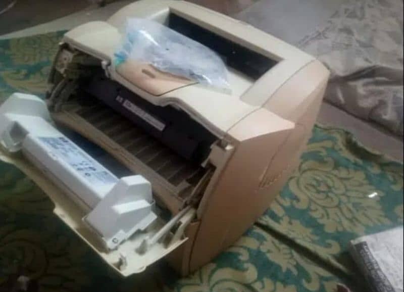 Hp Laser jet 1300 printer 1