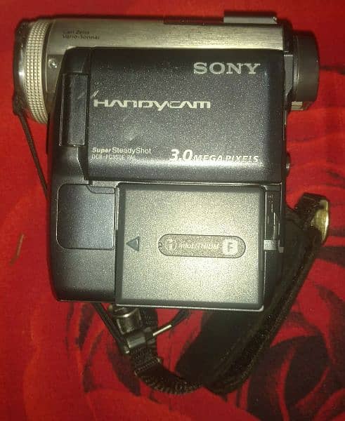 Sony Handy Cam Digital Mini DV 7