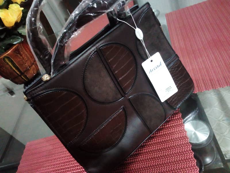 Imported leather mix HANDBANG with free gift . . . Dubai 2