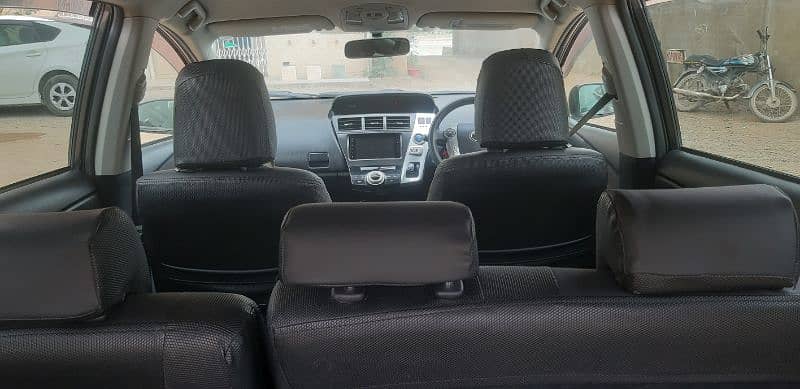 5 SEATER TOYOTA PRIUS ALPHA 6