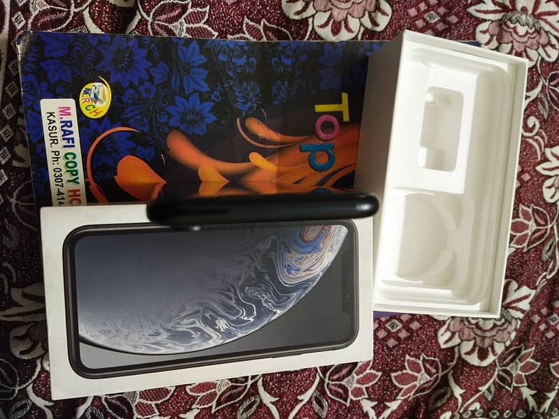 Iphone xr 64GB Factory unloacked Non PTA 4