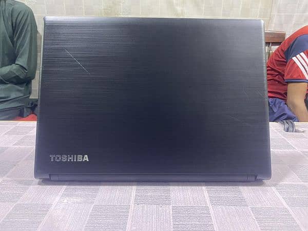 Toshiba Satellite Pro R40-C 3
