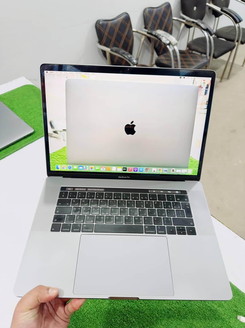 Apple Macbook Pro Core i7 2019    Silver   32/512 3