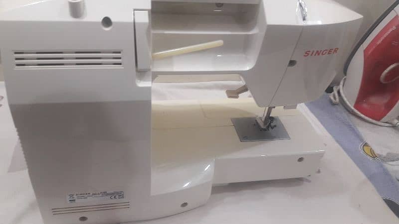 Singer Brilliance 6180 Sewing Machine 3