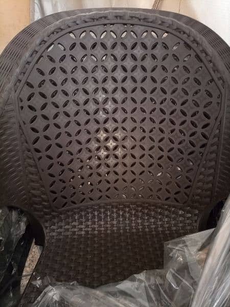 new plastic chairs available for sale 3