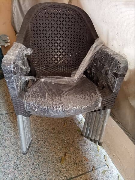 new plastic chairs available for sale 5