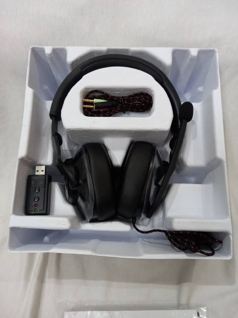 *Brand new* Imported JBL Quantum 200 - Wired Over-Ear Gaming Headset 2