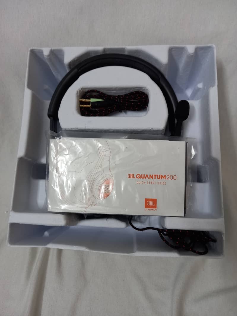 *Brand new* Imported JBL Quantum 200 - Wired Over-Ear Gaming Headset 3