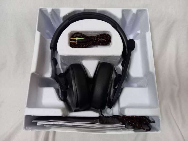 *Brand new* Imported JBL Quantum 200 - Wired Over-Ear Gaming Headset 4