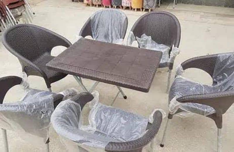Plastic folding Tables with 6 chairs plastic 0