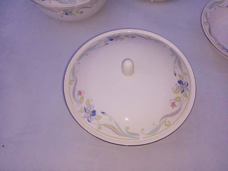 bone china (royal of Japan)8 serving dinner set,tray 7