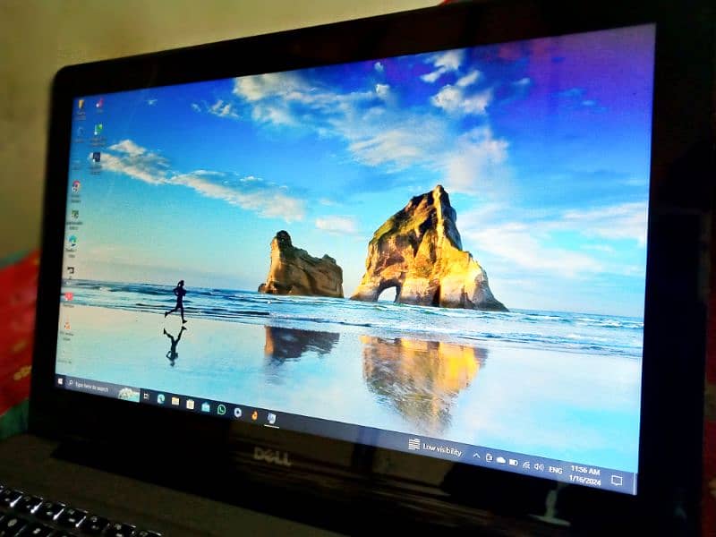Dell Inspiron 5567 i7 , 7th gen laptop New lush condition urgent sale 10