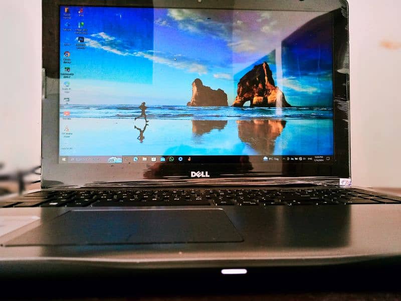 Dell Inspiron 5567 i7 , 7th gen laptop New lush condition urgent sale 13