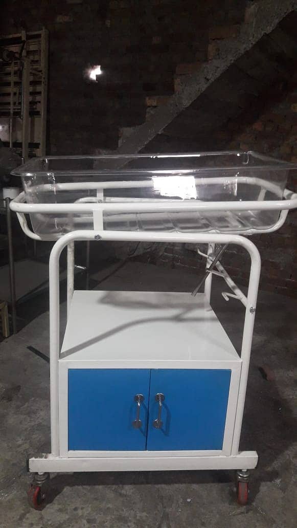 Manufacture Hospital Furniture, Baby Warmers Baby Cots Baby Incubators 15