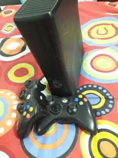 XBOX 360 SLIM 2 WIRELESS CONTROLLERS 60+ DOWNLOADED GAMES