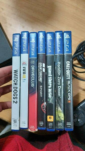 PS4 slim  with 7 games , 500GB and 2 controllers 2