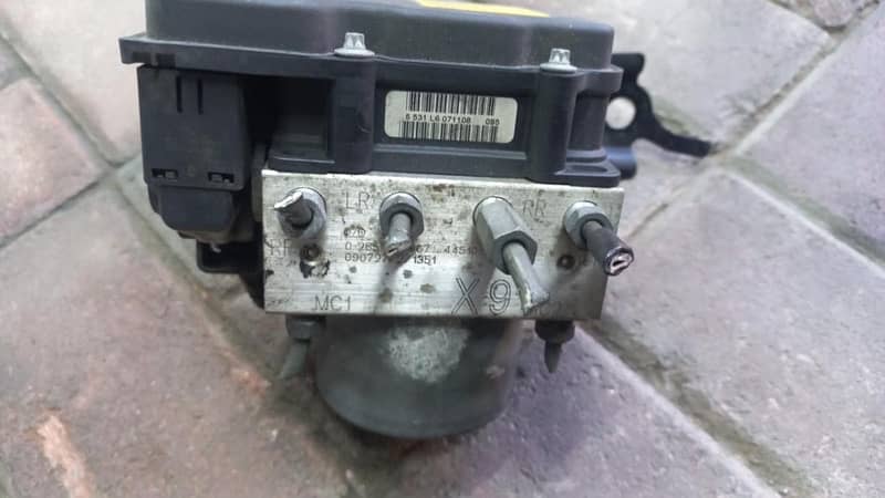 Toyota Camry ABS unit 1