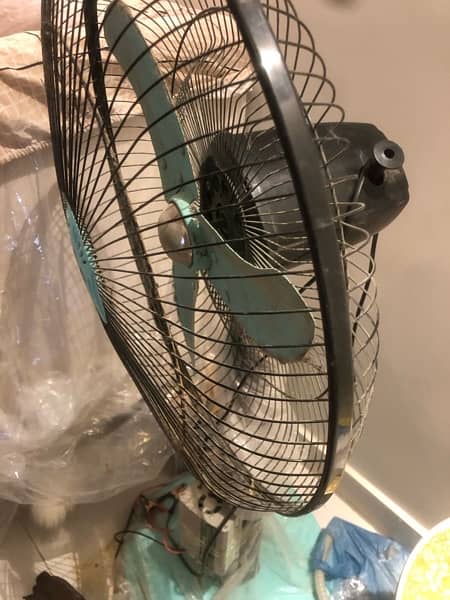 DC pedestal Fan with Battery & charger 3