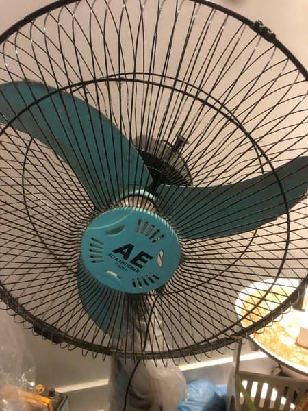 DC pedestal Fan with Battery & charger 4