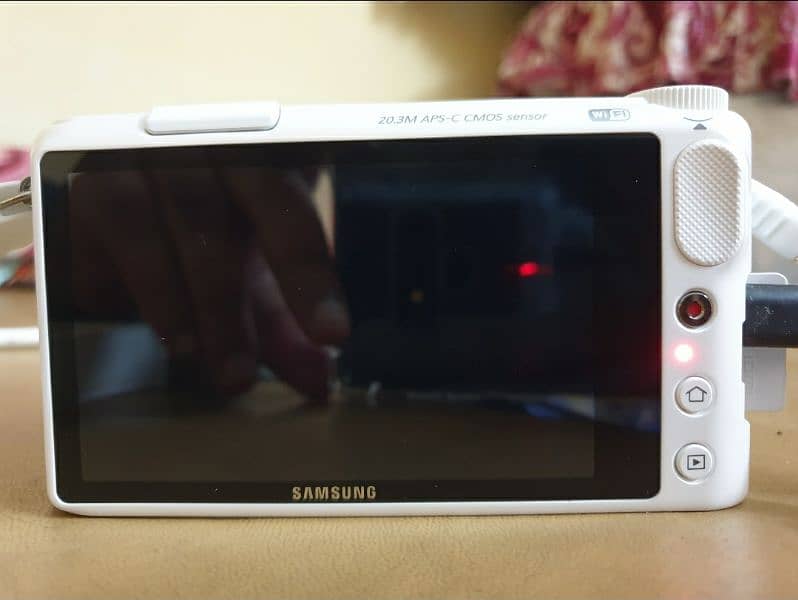 Samsung NX2000 DSLR Smart Camera 7