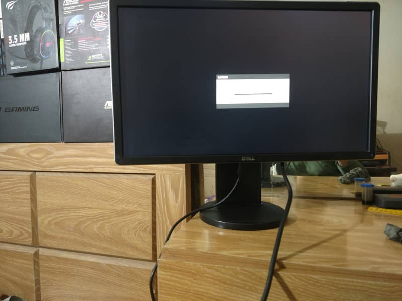 Dell 24 inch LED monitor Bright & Crisp Display. 1