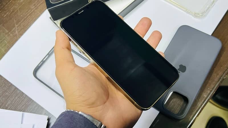 12 IPhone 12 Pro Max ! Non Pta 256gb ! Golden Colour 10