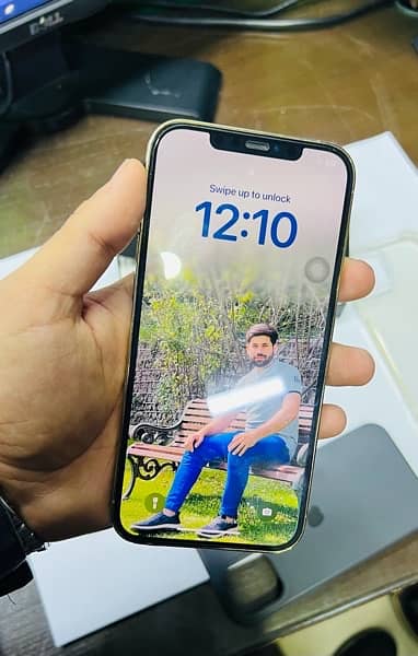 12 IPhone 12 Pro Max ! Non Pta 256gb ! Golden Colour 14