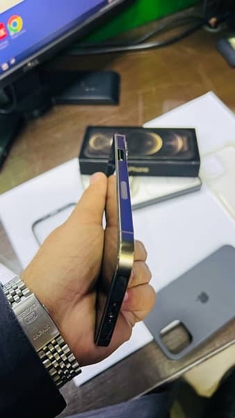 12 IPhone 12 Pro Max ! Non Pta 256gb ! Golden Colour 15