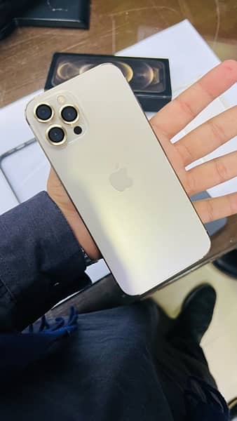 12 IPhone 12 Pro Max ! Non Pta 256gb ! Golden Colour 17