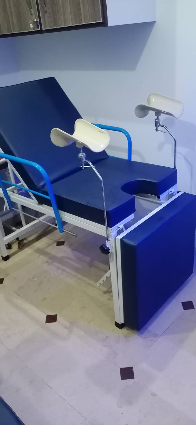 Manufacturer of Delivery table / Gynae Bed Complete Hospital Furniture 6