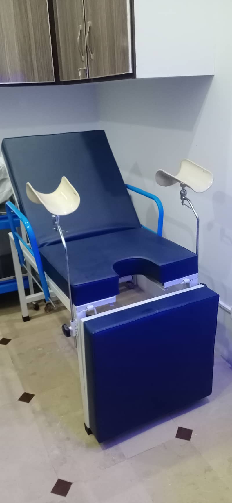 Manufacturer of Delivery table / Gynae Bed Complete Hospital Furniture 19