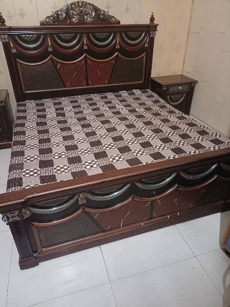 Wooden king size double bed with 2 side tables new condition 7