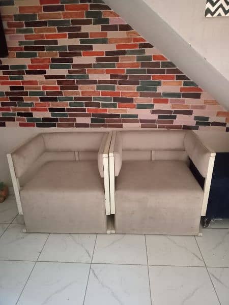 urgent sale unique style sofa set with table full poshish 1