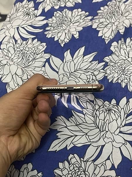 Iphone 11 pro mac used 64 Gb non pta scratchless 2