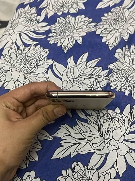 Iphone 11 pro mac used 64 Gb non pta scratchless 3