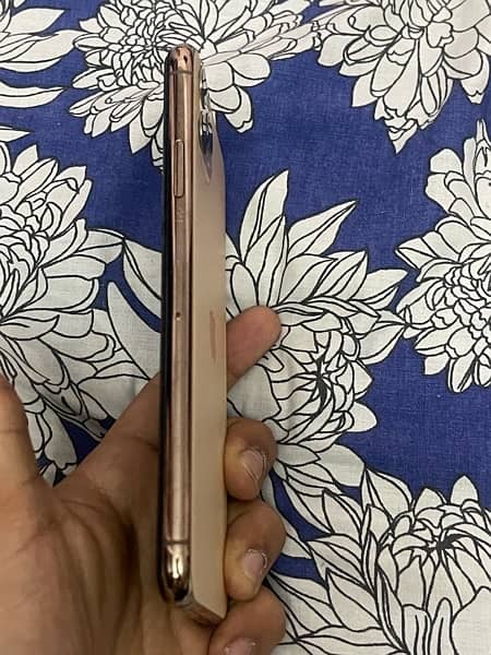 Iphone 11 pro mac used 64 Gb non pta scratchless 5