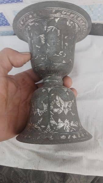 An antique three centuries old spittoon 4