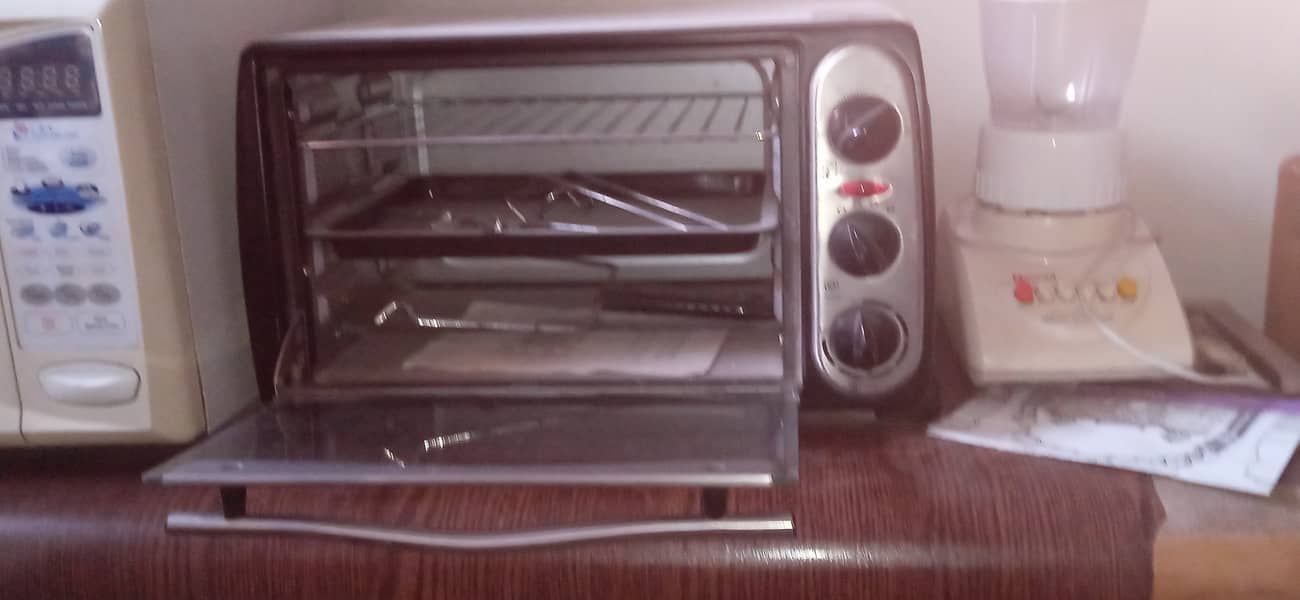 Small table top electric oven westpoint brand 2