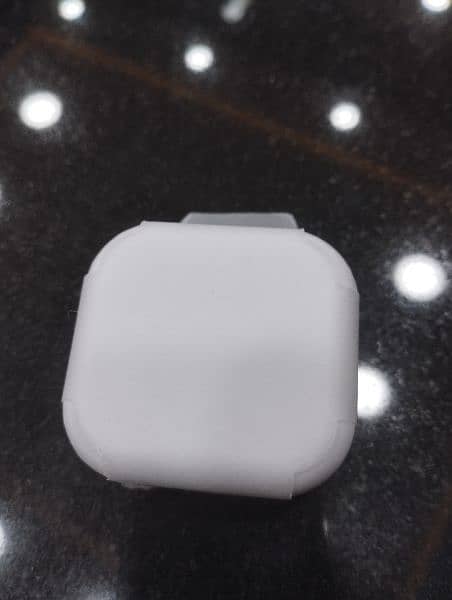 Apple Iphone genuine adapter 1