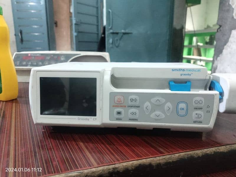 Delivery Table Ot Table Ot Light Cardiac Monitor Suction Mechine 19