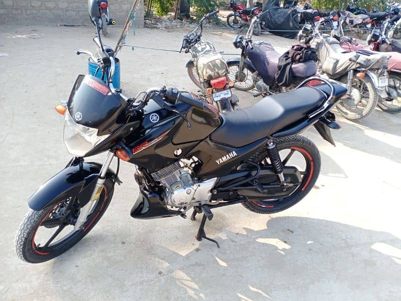 YAMAHA YBR 125 BLACK 1