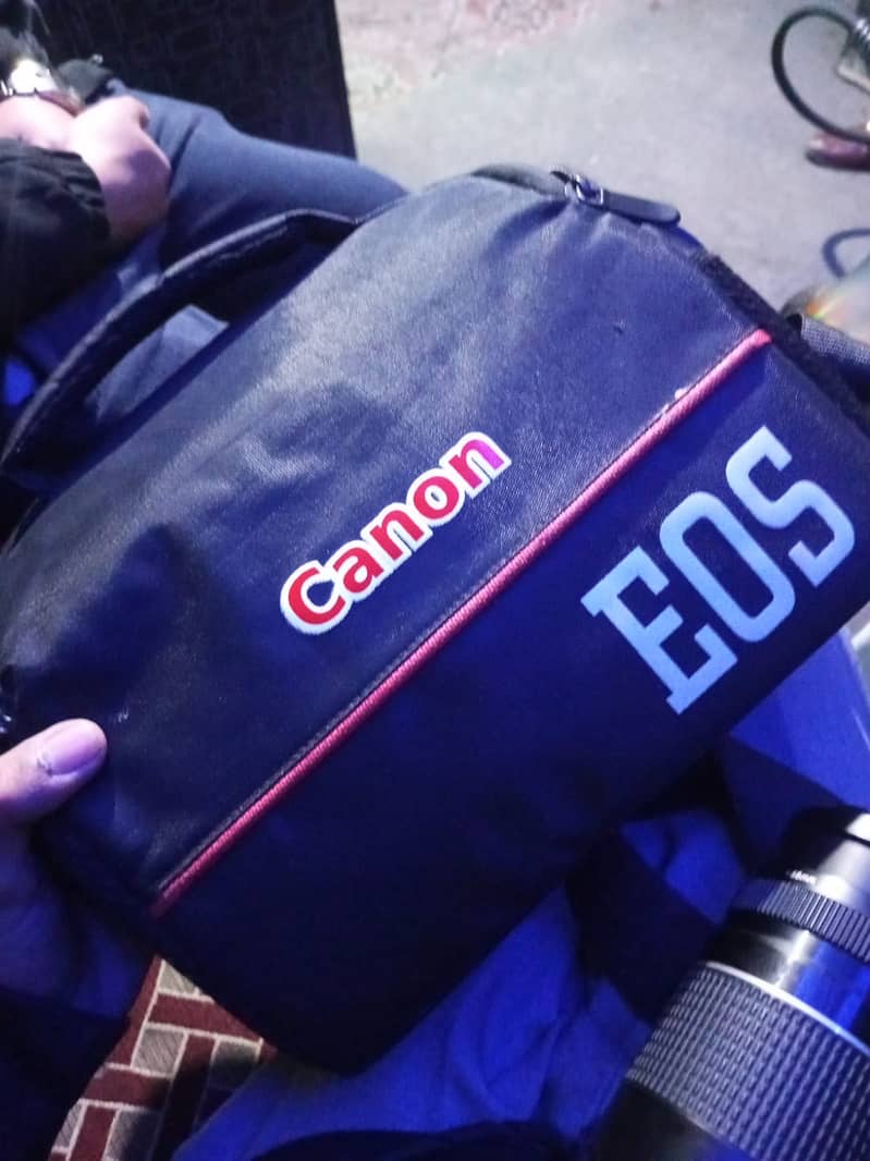 Canon 700D body with bag 2