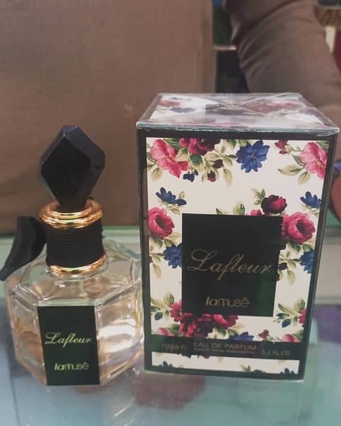 Women Perfumes available 6