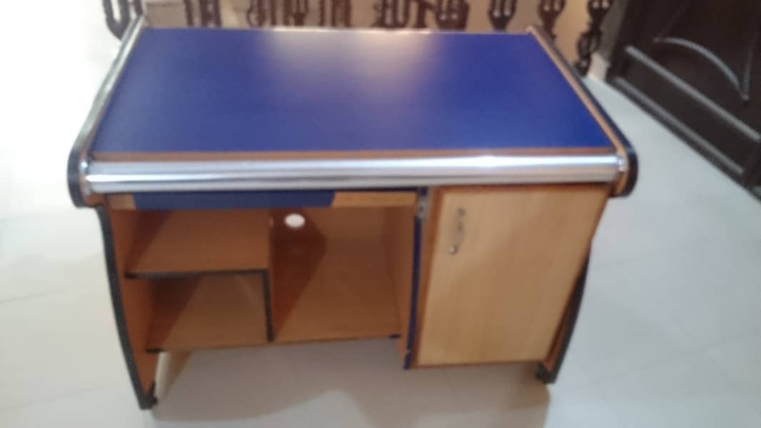 Computer table blue color 1