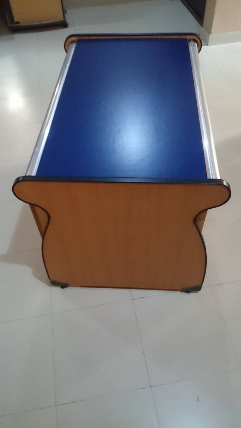 Computer table blue color 3