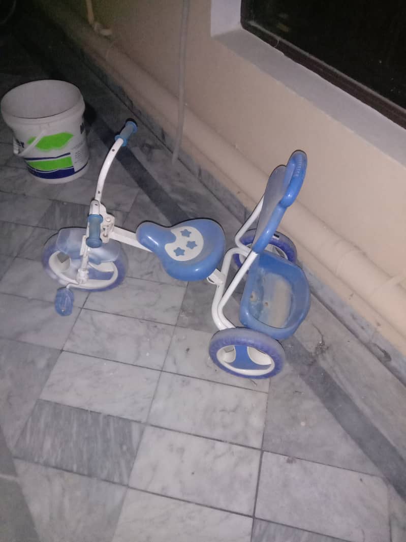 Tri cycle small for 3 years kid rs 3000 0