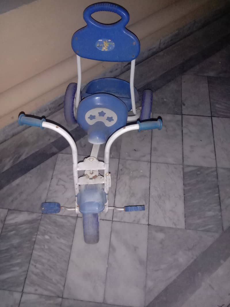 Tri cycle small for 3 years kid Rs. 2000 1