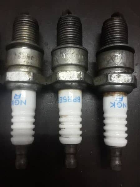 Four Genuine suzuki alto car power plugs for sale. 2